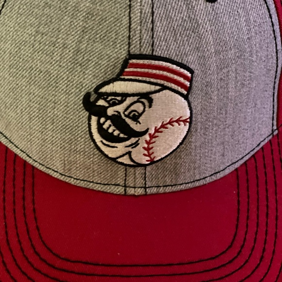 Cincinnati Reds - Fox Sports Retro Logo - Picture 5 of 8
